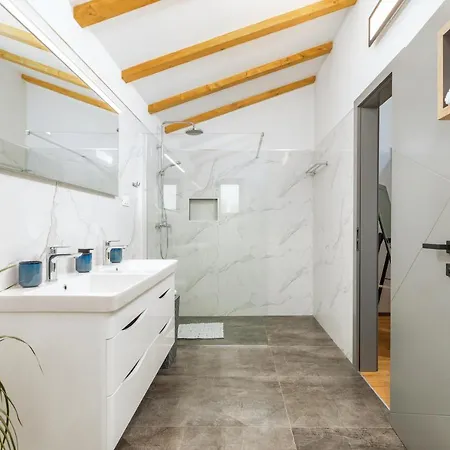 Nodus Villa Bale
