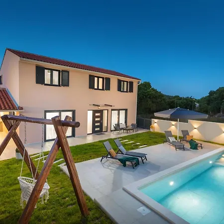 Nodus Villa *