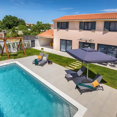 Nodus Villa *