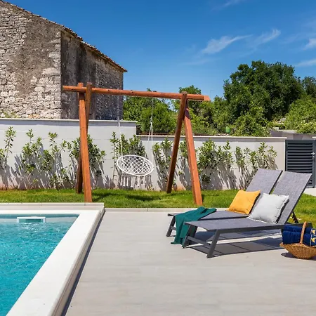 Nodus Villa *
