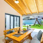 Nodus Villa *