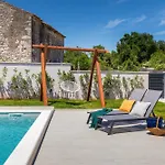 Nodus Villa *